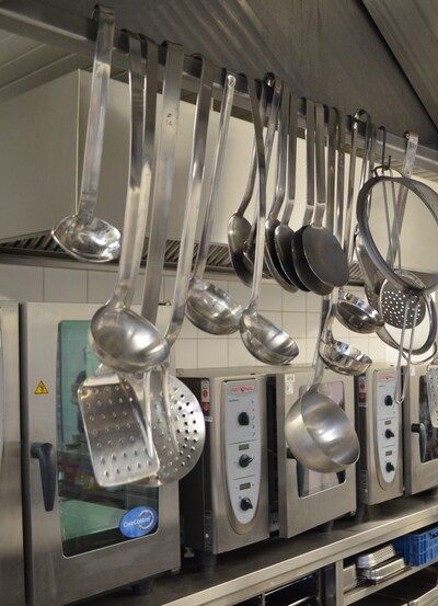Gastronomieküche - © Gudrun Göppert /media/media/06494670-EF43-6FB5-D54F8F052F754C89.JPG