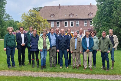 Bei ihren Treffen ebenen Personen aus den Leitungsebenen der Agrar-Fakultät der Uni Göttingen sowie der Landwirtschaftskammer Niedersachsen den Weg für eine noch intensivere Kooperation der beiden Häuser.