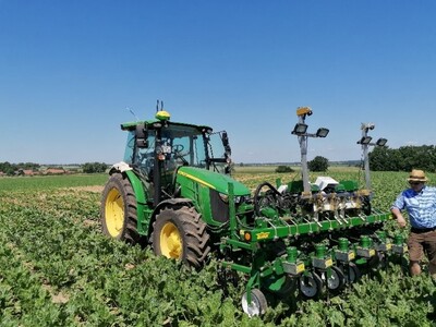 Robocrop Inrow Weeder