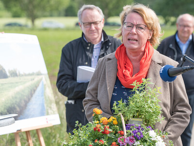 Landwirtschaftsministerin Barbara Otte-Kinast spricht anlässlich der Unterzeichnung der Vereinbarung Der Niedersächsische Weg – Maßnahmenpaket für Natur-, Arten- und Gewässerschutz am 25.05.2020 in Wunstorf.