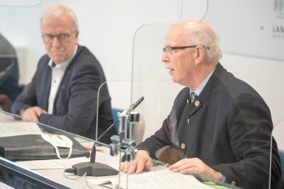 Pressekonferenz der Allianzpartner der Vereinbarung Der Niedersächsische Weg in Hannover: Am 29.10.2020 wurden die ausgehandelten Eckpfeiler für mehr Natur- und Artenschutz vorgestellt und diese erneut mit einer Unterschrift bekräftigt.