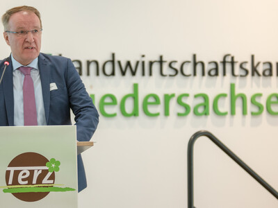 Walter Dübner, im Bundeslandwirtschaftsministerium zuständig für Gartenbau, während der Abschlussveranstaltung für das Projekt 'TerZ - Einsatz torfreduzierter Substrate im Zierpflanzenbau' am 23.03.2023 in Hannover-Ahlem.