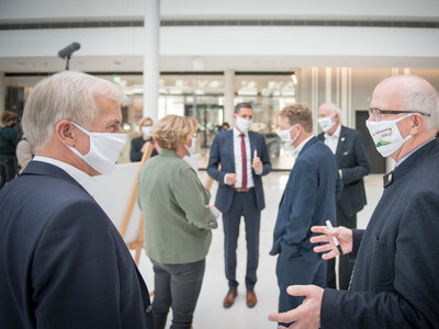 Pressekonferenz der Allianzpartner der Vereinbarung Der Niedersächsische Weg in Hannover: Am 29.10.2020 wurden die ausgehandelten Eckpfeiler für mehr Natur- und Artenschutz vorgestellt und diese erneut mit einer Unterschrift bekräftigt.