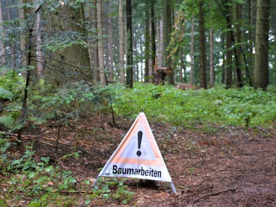 Schild: Achtung Baumarbeiten!