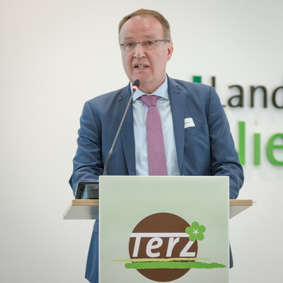 Walter Dübner, im Bundeslandwirtschaftsministerium zuständig für Gartenbau, während der Abschlussveranstaltung für das Projekt 'TerZ - Einsatz torfreduzierter Substrate im Zierpflanzenbau' am 23.03.2023 in Hannover-Ahlem.