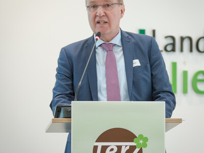 Walter Dübner, im Bundeslandwirtschaftsministerium zuständig für Gartenbau, während der Abschlussveranstaltung für das Projekt 'TerZ - Einsatz torfreduzierter Substrate im Zierpflanzenbau' am 23.03.2023 in Hannover-Ahlem.