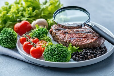 Fleisch unter der Lupe - © pvl0707 / stock.adobe.com /media/media/17D30188-98FC-0C2A-DDA8C8F74AD17C2B.jpeg