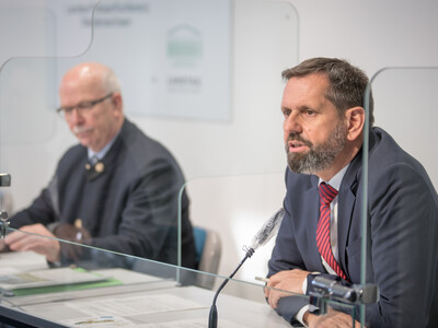 Pressekonferenz der Allianzpartner der Vereinbarung Der Niedersächsische Weg in Hannover: Am 29.10.2020 wurden die ausgehandelten Eckpfeiler für mehr Natur- und Artenschutz vorgestellt und diese erneut mit einer Unterschrift bekräftigt.