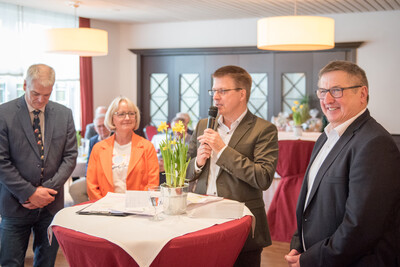 Abschiedsfeier für Dr. Günter Kuhnt, Leiter der Bezirksstelle Oldenburg-Süd. - © Wolfgang Ehrecke Abschiedsfeier für Dr. Günter Kuhnt, Leiter der Bezirksstelle Oldenburg-Süd.