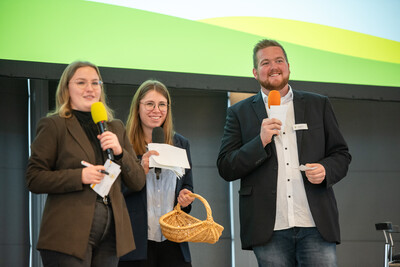 Marlen Stelter, Lotta Kaper und Arne Reinink vom Agrarausschuss der Niedersächsischen Landjugend