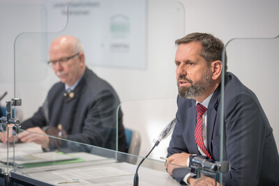 Pressekonferenz der Allianzpartner der Vereinbarung Der Niedersächsische Weg in Hannover: Am 29.10.2020 wurden die ausgehandelten Eckpfeiler für mehr Natur- und Artenschutz vorgestellt und diese erneut mit einer Unterschrift bekräftigt.