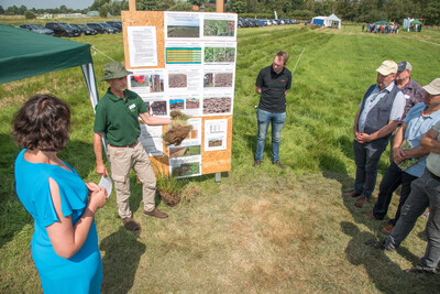 Grünlandfeldtag der Landwirtschaftskammer Niedersachsen und der Senatorin für Umwelt, Klima und Wissenschaft der Freien Hansestadt Bremen am 06.08.2024 auf Hof Bavendamm im Bremer Blockland.