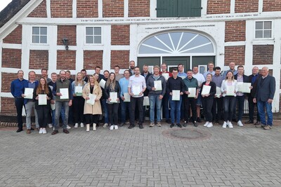 45 (2) Kurs an der Bezirksstelle Oldenburg-Nord abgeschlossen - © Heiko Haschen 45 (2) Kurs an der Bezirksstelle Oldenburg-Nord abgeschlossen