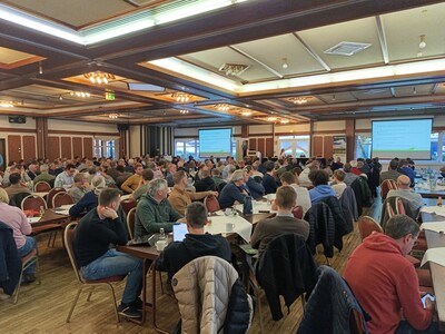 Mit rund 250 Besuchern war der Saal im Haag's Hotel Niedersachsenhof komplett gefüllt.