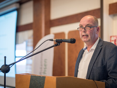 Vizepräsident Manfred Tannen spricht auf der 15. Biogastagung der Landwirtschaftskammer Niedersachsen am 28.02.2024 in Verden.