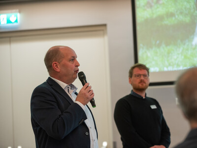 LWK-Vizepräsident und Dr. Tammo Peters, Leiter des Fachbereichs Grünland und Futterbau bei der LWK. - © Christopher Hanraets LWK-Vizepräsident und Dr. Tammo Peters, Leiter des Fachbereichs Grünland und Futterbau bei der LWK.