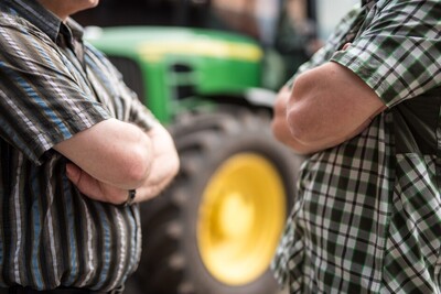 gegenüber mit verschränkten Armen - © Wolfgang Ehrecke /media/media/67D86392-FA68-E472-622965AD52D575FD.jpg