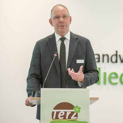 TerZ-Gesamtverantwortlicher Prof. Dr. Bernhard Beßler während der Abschlussveranstaltung für das Projekt 'TerZ - Einsatz torfreduzierter Substrate im Zierpflanzenbau' am 23.03.2023 in Hannover-Ahlem.