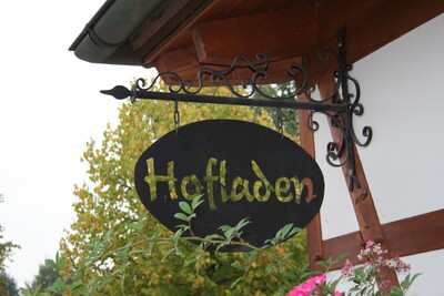 Hofladenschild - © Sabine Hoppe Der Hofladen als Aushängeschild