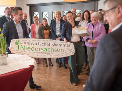 Abschiedsfeier für Dr. Günter Kuhnt, Leiter der Bezirksstelle Oldenburg-Süd. - © Wolfgang Ehrecke Abschiedsfeier für Dr. Günter Kuhnt, Leiter der Bezirksstelle Oldenburg-Süd.