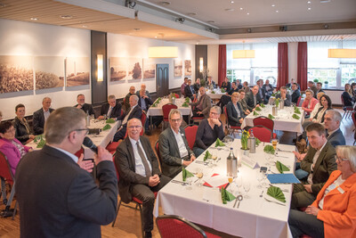 Abschiedsfeier für Dr. Günter Kuhnt, Leiter der Bezirksstelle Oldenburg-Süd. - © Wolfgang Ehrecke Abschiedsfeier für Dr. Günter Kuhnt, Leiter der Bezirksstelle Oldenburg-Süd.