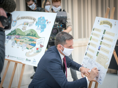 Pressekonferenz der Allianzpartner der Vereinbarung Der Niedersächsische Weg in Hannover: Am 29.10.2020 wurden die ausgehandelten Eckpfeiler für mehr Natur- und Artenschutz vorgestellt und diese erneut mit einer Unterschrift bekräftigt.