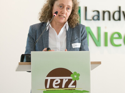 Annette Stadler (Institut für Gartenbau an der Hochschule Weihenstephan-Triesdorf in Freising) während der Abschlussveranstaltung für das Projekt 'TerZ - Einsatz torfreduzierter Substrate im Zierpflanzenbau' am 23.03.2023 in Hannover-Ahlem.