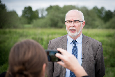 Unterzeichnung der Vereinbarung Der Niedersächsische Weg – Maßnahmenpaket für Natur-, Arten- und Gewässerschutz am 25.05.2020 in Wunstorf.