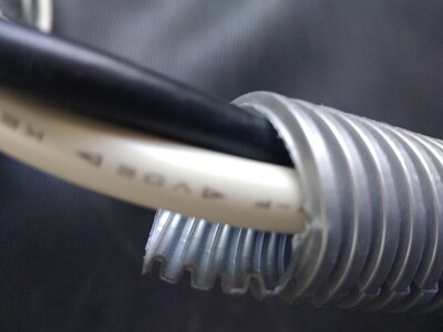 Elastischer Kabelschlauch - © Anne Dirking Elastischer Kabelschlauch