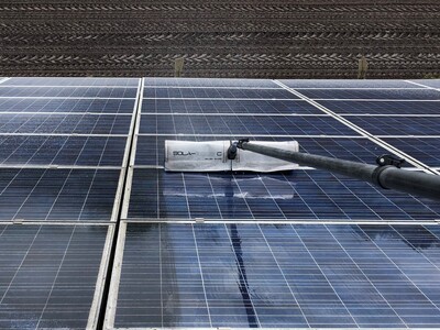 Rotierende Bürsten finden häufig bei Fachunternehmen Anwendung. - © Helmut Wahl Rotierende Bürsten finden häufig bei Fachunternehmen Anwendung.