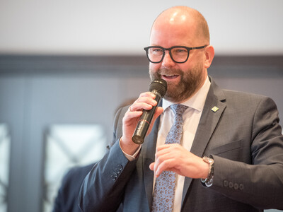 Johann Wimberg, Landrat des Kreises Cloppenburg, während der Abschiedsfeier für Dr. Günter Kuhnt, Leiter der Bezirksstelle Oldenburg-Süd. - © Wolfgang Ehrecke Johann Wimberg, Landrat des Kreises Cloppenburg, während der Abschiedsfeier für Dr. Günter Kuhnt, Leiter der Bezirksstelle Oldenburg-Süd.