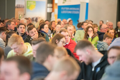 Der Grünlandtag war bestens besucht, die Markthalle voll. - © Christopher Hanraets Der Grünlandtag war bestens besucht, die Markthalle voll.