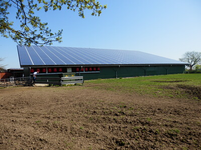 Förderfähig ist die regenerative Eigenenergieerzeugung zum Beispiel über eine PV-Anlage. Der Überschussstrom kann dann aber nicht nach dem EEG vergütet werden. Voraussetzung sind somit hohe Eigenverbräuche. - © Helmut Wahl Förderfähig ist die regenerative Eigenenergieerzeugung zum Beispiel über eine PV-Anlage. Der Überschussstrom kann dann aber nicht nach dem EEG vergütet werden. Voraussetzung sind somit hohe Eigenverbräuche.