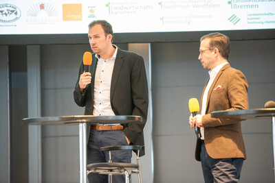 Hermann Hofschulte (AG Agrar Volks- und Raiffeisenbanken Weser-Ems) und Christian Pohl (Rentenbank) beim Sponsorentalk