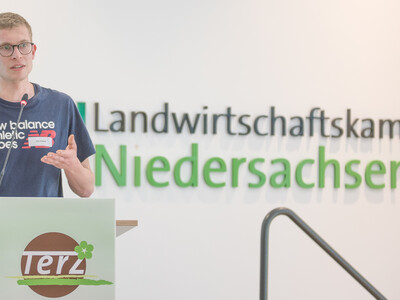 Karl Kühne (Gartenbau Arndt Kühne, Dresden) während der Abschlussveranstaltung für das Projekt 'TerZ - Einsatz torfreduzierter Substrate im Zierpflanzenbau' am 23.03.2023 in Hannover-Ahlem.