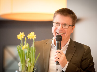 Geschäftsbereichsleiter Stefan Ortmann während der Abschiedsfeier für Dr. Günter Kuhnt, Leiter der Bezirksstelle Oldenburg-Süd. - © Wolfgang Ehrecke Geschäftsbereichsleiter Stefan Ortmann während der Abschiedsfeier für Dr. Günter Kuhnt, Leiter der Bezirksstelle Oldenburg-Süd.