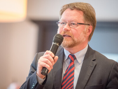 Kammerdirektor Dr. Bernd von Garmissen während der Abschiedsfeier für Dr. Günter Kuhnt, Leiter der Bezirksstelle Oldenburg-Süd. - © Wolfgang Ehrecke Kammerdirektor Dr. Bernd von Garmissen während der Abschiedsfeier für Dr. Günter Kuhnt, Leiter der Bezirksstelle Oldenburg-Süd.