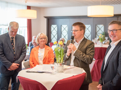 Abschiedsfeier für Dr. Günter Kuhnt, Leiter der Bezirksstelle Oldenburg-Süd. - © Wolfgang Ehrecke Abschiedsfeier für Dr. Günter Kuhnt, Leiter der Bezirksstelle Oldenburg-Süd.