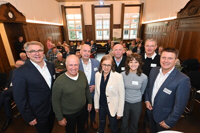 In einem Begegnungstalk wurden im Rahmen der USA Begegnungen die Milchviehregionen Weser-Ems und Wisconsin vorgestellt - © Torsten von Reeken In einem Begegnungstalk wurden im Rahmen der USA Begegnungen die Milchviehregionen Weser-Ems und Wisconsin vorgestellt