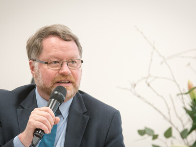 Kammerdirektor Dr. Bernd von Garmissen während der Ehrung der Jahrgangsbesten in der Aus- und Fortbildung am 21.02.2024 in Hannover.