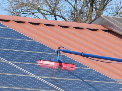 Anschaffungskosten für Bürsten sind gering. Diese werden häufig von Anlagenbetreibern zur Reinigung genutzt. - © Helmut Wahl Anschaffungskosten für Bürsten sind gering. Diese werden häufig von Anlagenbetreibern zur Reinigung genutzt.