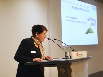 Prof. Dr. Regina Birner (Universität Hohenheim) spricht während der Präsentation der Fortschritte des Niedersächsischen Wegs am 13.03.2025 in Berlin.