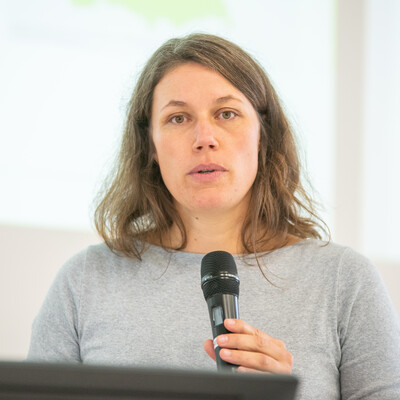 Dr. Jeanette Probst (Institut für Tierhygiene, Tierschutz und Nutztierethologie, Tierärztliche Hochschule Hannover) als Referentin auf der 14. Beraterhochschultagung der Landwirtschaftskammer Niedersachsen am 21.10.2024 in der Hochschule Osnabrück.