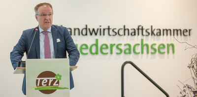 Walter Dübner, im Bundeslandwirtschaftsministerium zuständig für Gartenbau, während der Abschlussveranstaltung für das Projekt 'TerZ - Einsatz torfreduzierter Substrate im Zierpflanzenbau' am 23.03.2023 in Hannover-Ahlem.