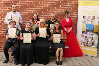 Absolvent*innen Fachpraktiker*innen Hauswirtschaft - © Sabine Reinhold-Krone Absolvent*innen Fachpraktiker*innen Hauswirtschaft