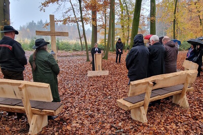 Feierliche Eröffnung des RuheForst Hellwege (Samtgemeine Sottrum/ Kreis Rotenburg) am 13.11.2024 mit Pastorin Hilke Bauermeister.