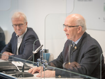 Pressekonferenz der Allianzpartner der Vereinbarung Der Niedersächsische Weg in Hannover: Am 29.10.2020 wurden die ausgehandelten Eckpfeiler für mehr Natur- und Artenschutz vorgestellt und diese erneut mit einer Unterschrift bekräftigt.