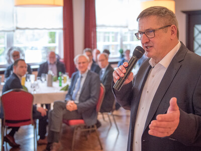 Bei der Nutzung des ländlichen Raumes sollte es immer darum gehen, Nutzungskonflikte zu vermeiden und einen Ausgleich im Sinne der landwirtschaftlichen Betriebe zu finden, sagte Dr. Günter Kuhnt auf seiner Abschiedsfeier in Hatten. - © Wolfgang Ehrecke Bei der Nutzung des ländlichen Raumes sollte es immer darum gehen, Nutzungskonflikte zu vermeiden und einen Ausgleich im Sinne der landwirtschaftlichen Betriebe zu finden, sagte Dr. Günter Kuhnt auf seiner Abschiedsfeier in Hatten.