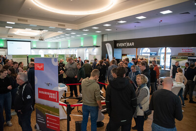 Zum Grünlandtag kamen zahlreiche Besucherinnen und Besucher in die Markthalle Rodenkirchen. - © Christopher Hanraets Zum Grünlandtag kamen zahlreiche Besucherinnen und Besucher in die Markthalle Rodenkirchen.