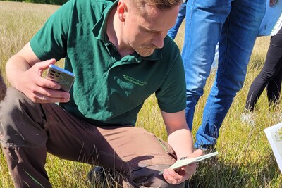Kennartenbestimmung auf dem Feld - © Anna-Lena Lienland Kennartenbestimmung auf dem Feld